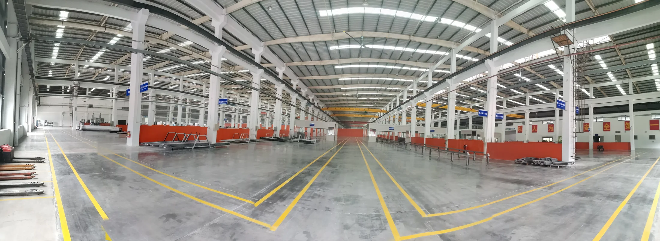 Large prefabricated housing workshop